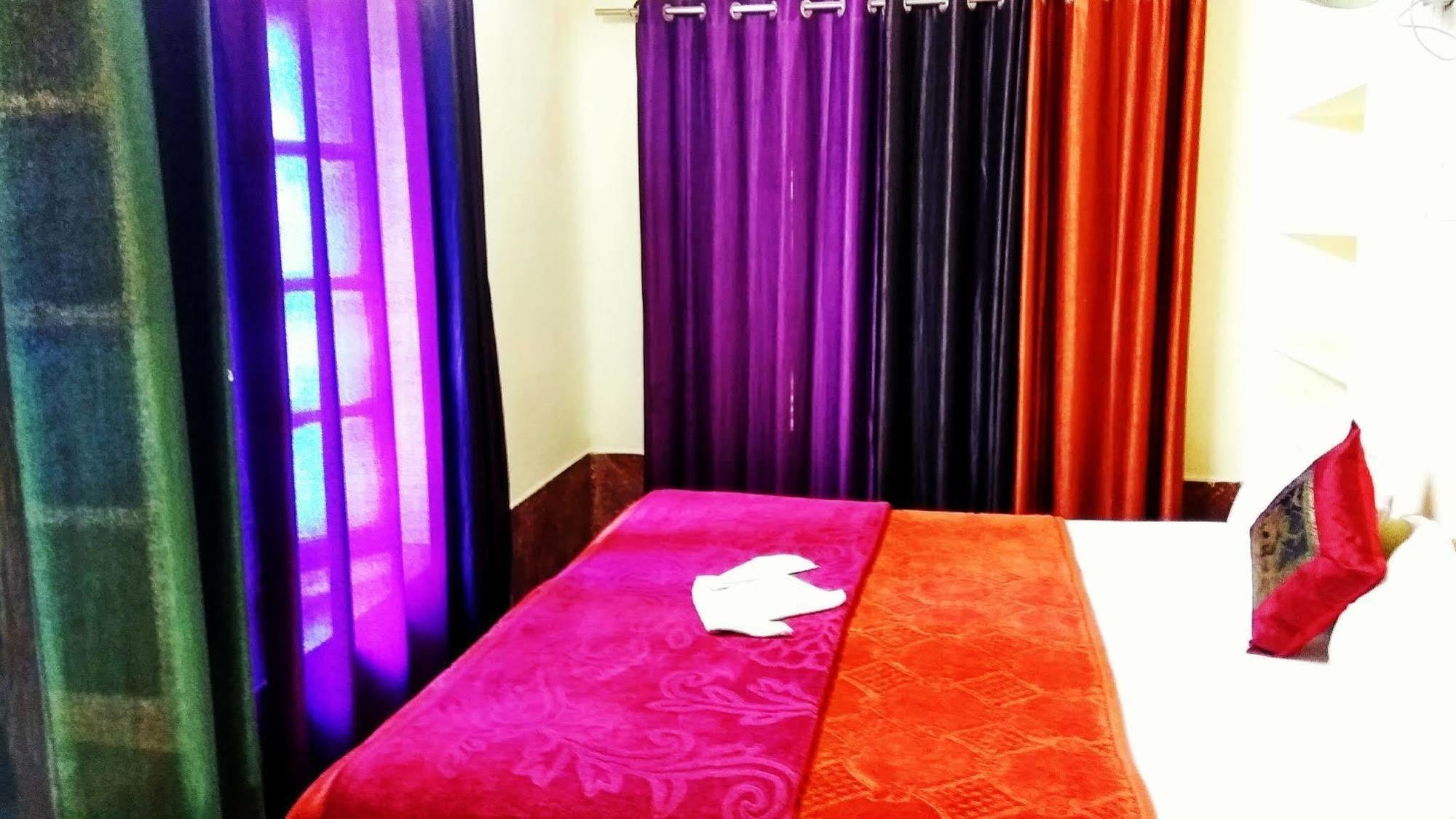 Zostel Varanasi Albergue Exterior foto