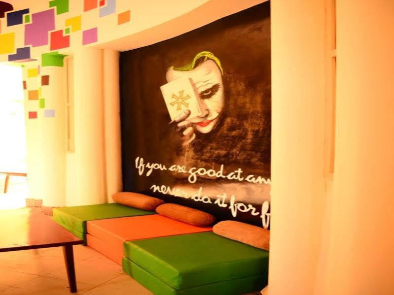 Zostel Varanasi Albergue Exterior foto